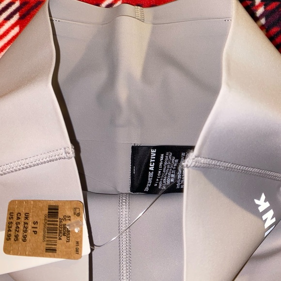 NWT vs PINK 3” Compression Shorts - Picture 4 of 5